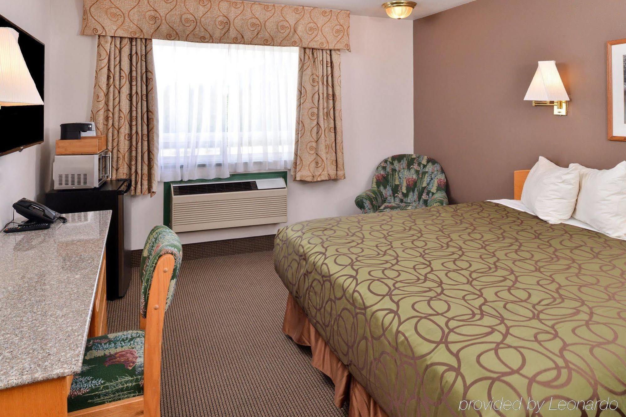 Canadas Value Hotel 4*