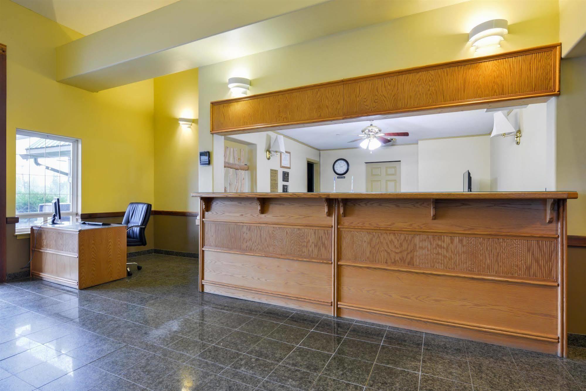 Canadas Value Hotel 4*