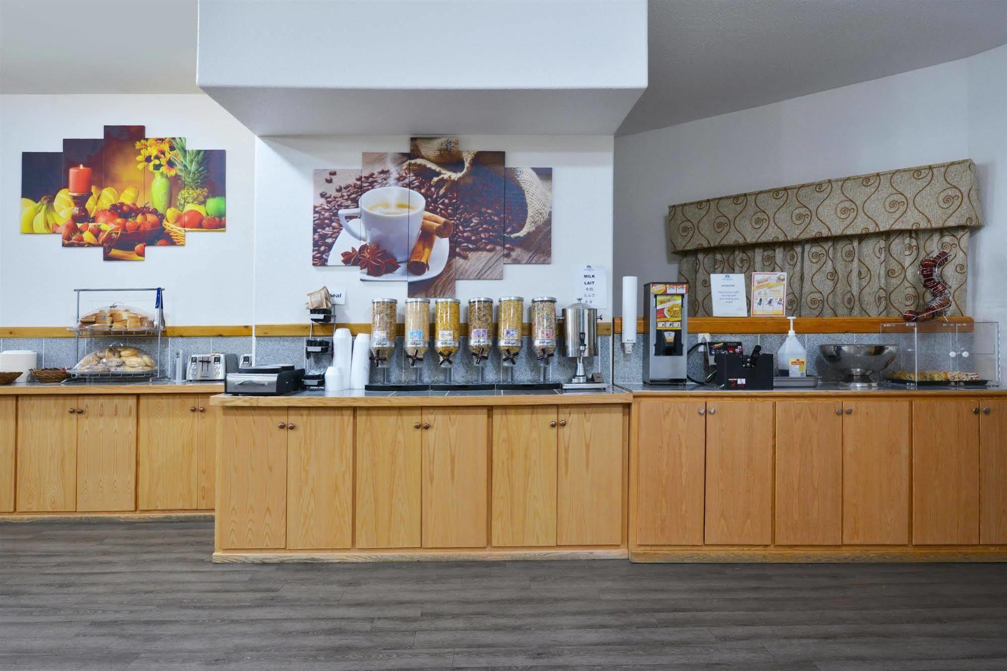 Canadas Value Hotel 4*