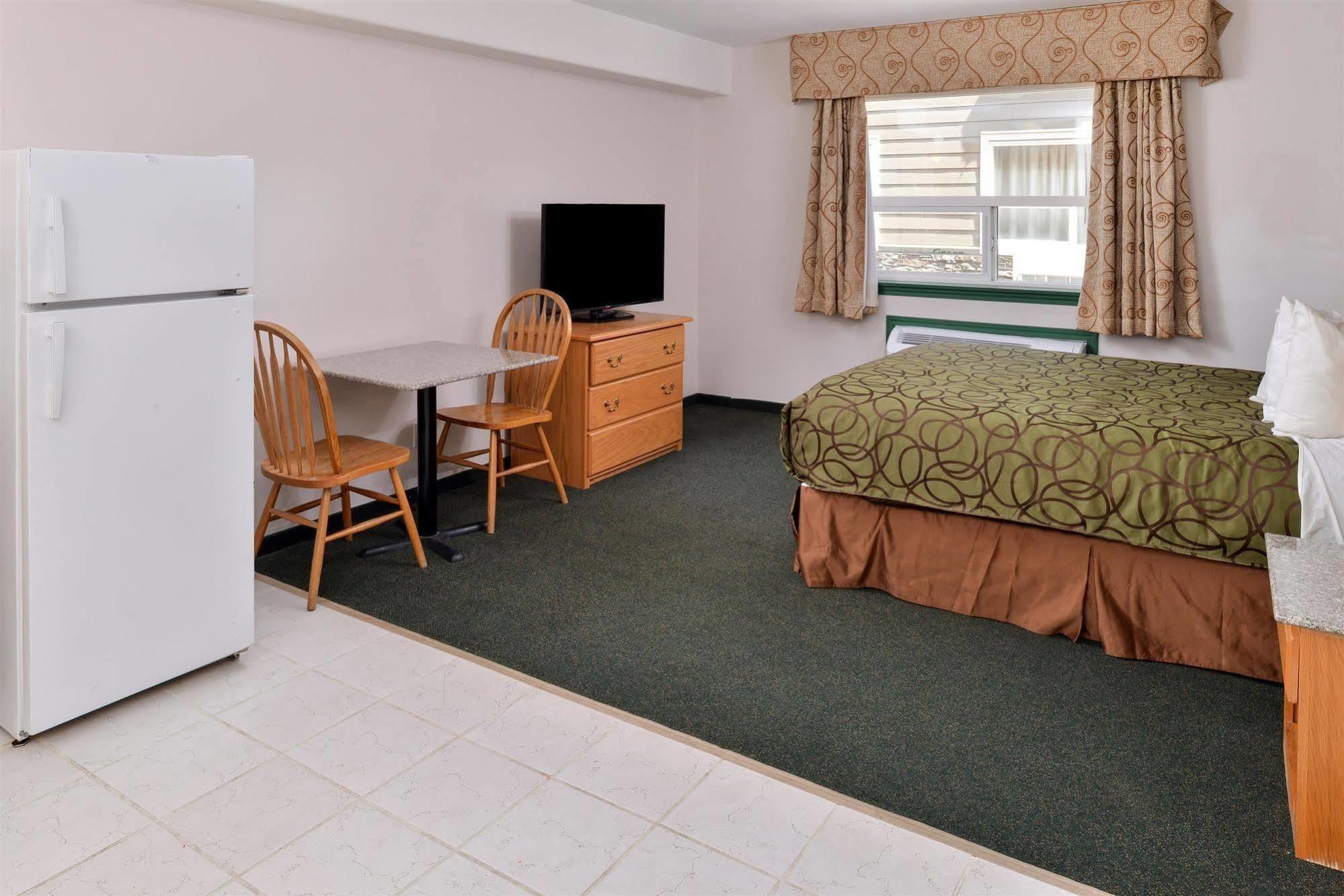 Canadas Value Hotel 4*