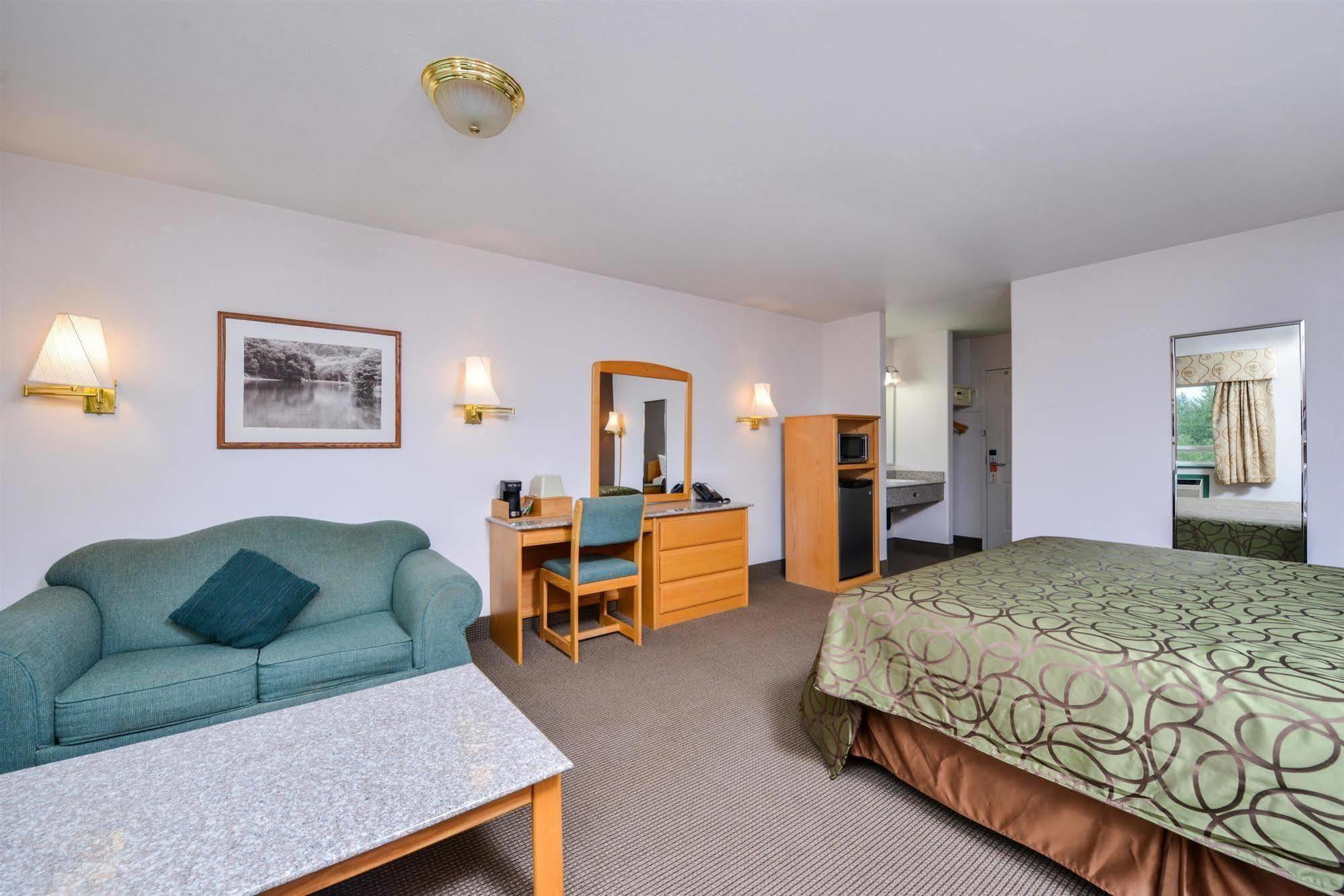 Canadas Value 4*