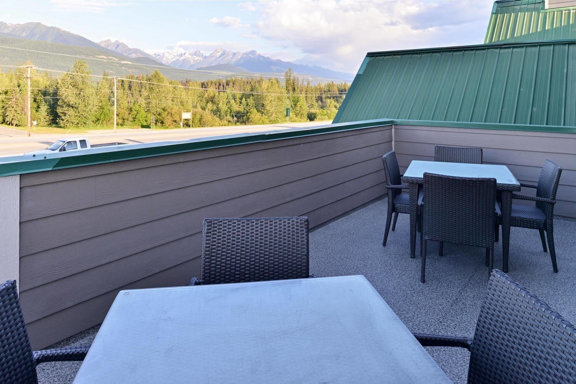 Canadas Value Hotel 4*